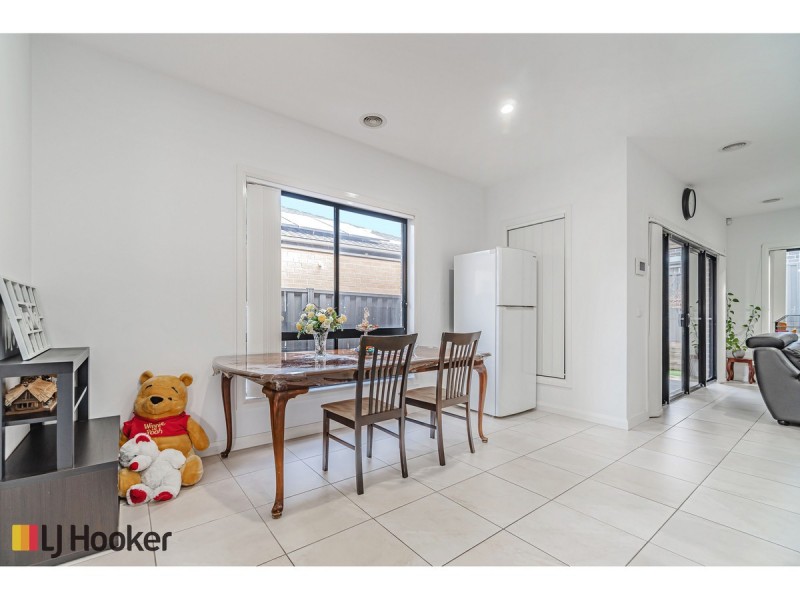1 Hinter Way, Roxburgh Park VIC 3064