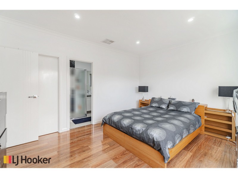 1 Hinter Way, Roxburgh Park VIC 3064