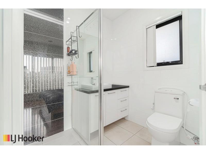 1 Hinter Way, Roxburgh Park VIC 3064