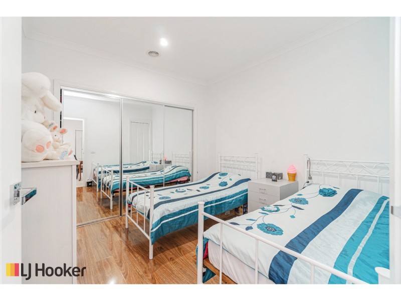 1 Hinter Way, Roxburgh Park VIC 3064