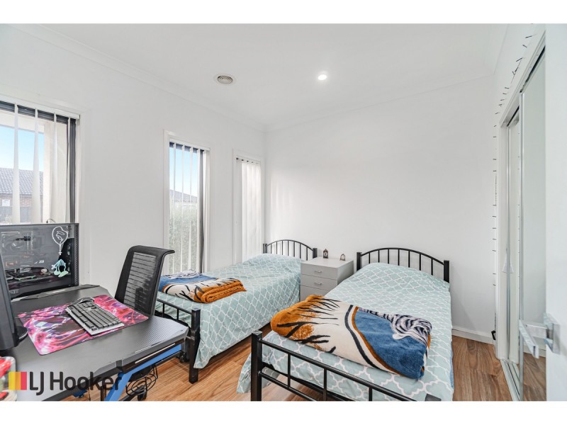 1 Hinter Way, Roxburgh Park VIC 3064