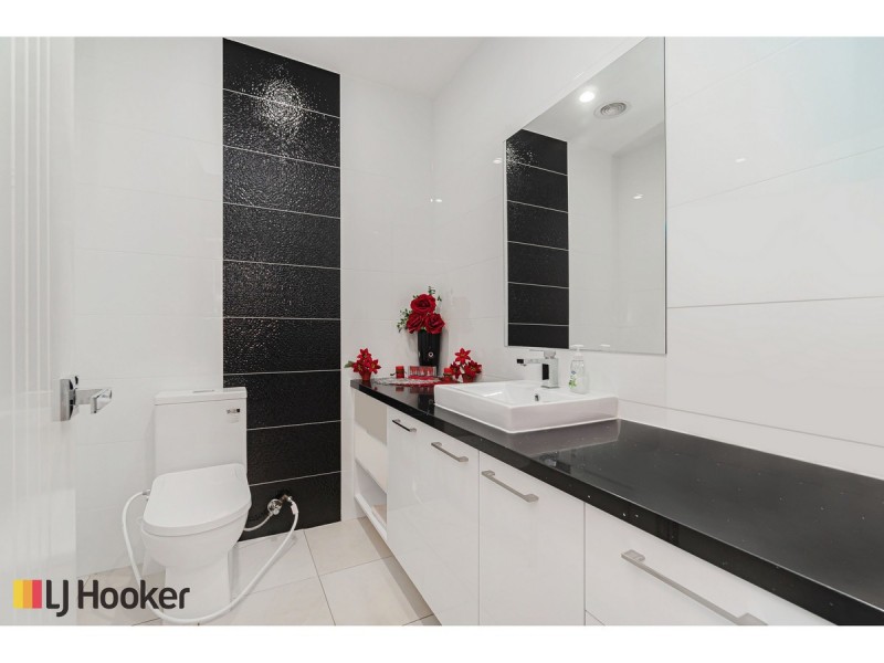 1 Hinter Way, Roxburgh Park VIC 3064