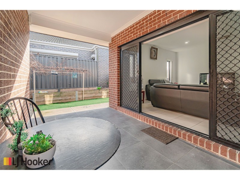 1 Hinter Way, Roxburgh Park VIC 3064