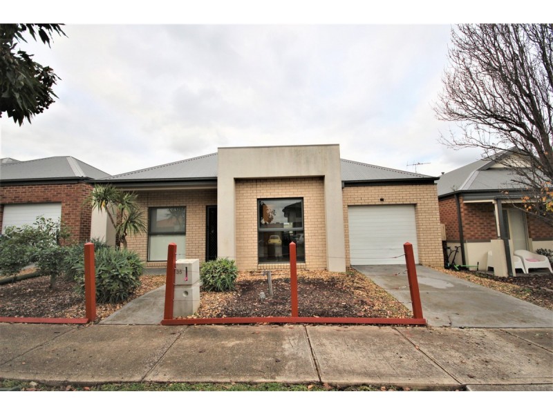 35 Mallacoota Way, Craigieburn VIC 3064
