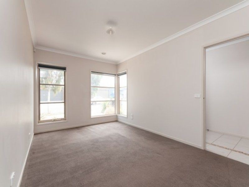 10 Eveline Street, Craigieburn VIC 3064