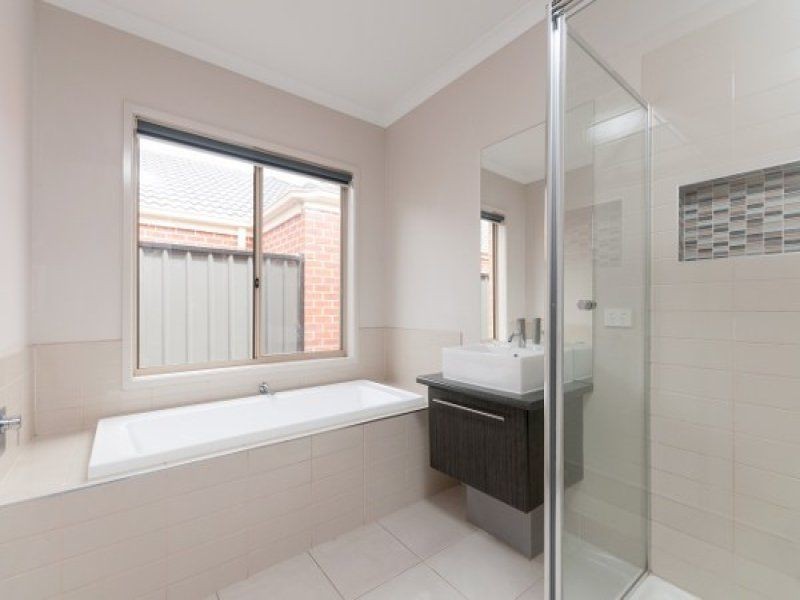 10 Eveline Street, Craigieburn VIC 3064