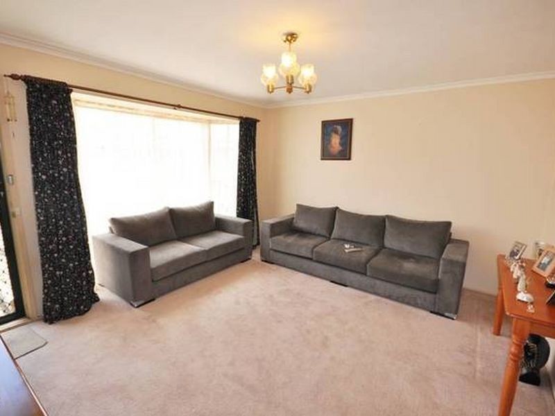 2/89 Hothlyn Dr, Craigieburn VIC 3064