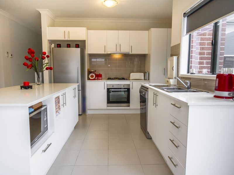 5 Rockwall Dr, Craigieburn VIC 3064