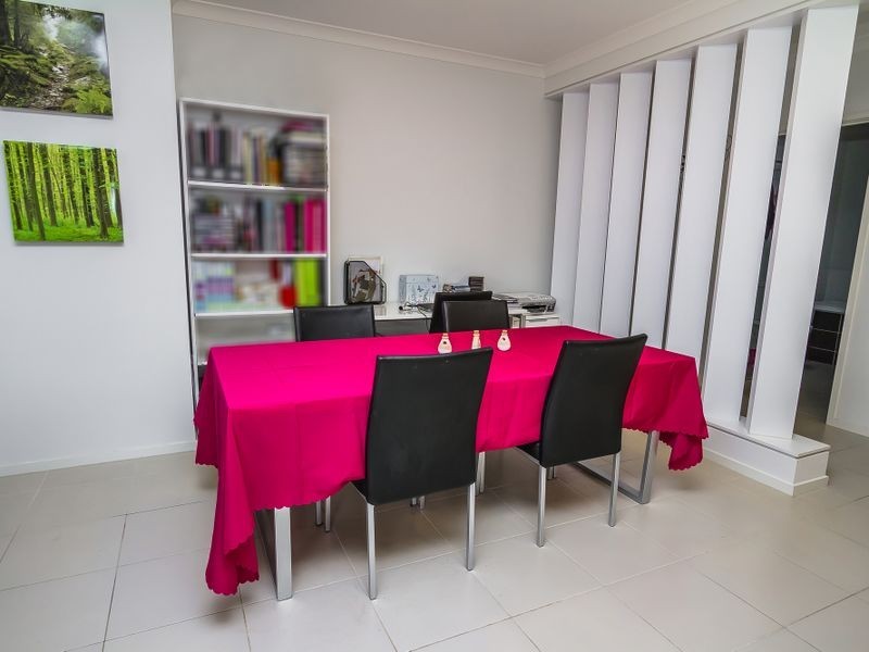 5 Rockwall Dr, Craigieburn VIC 3064