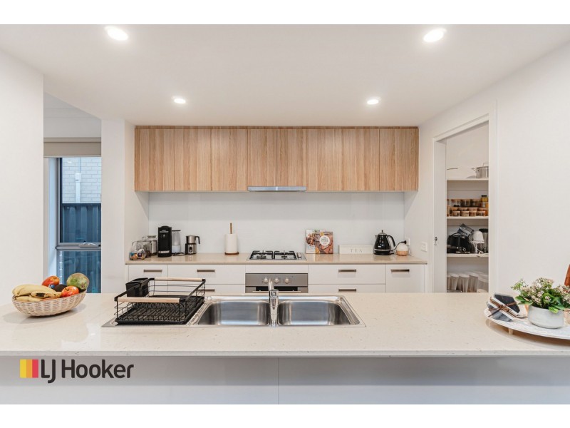 98 Regatta Drive, Craigieburn VIC 3064