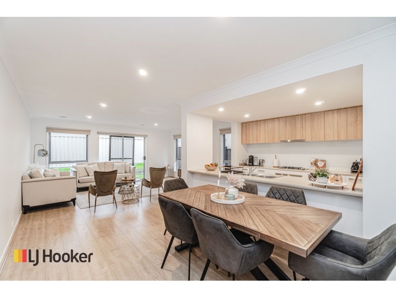 98 Regatta Drive, Craigieburn VIC 3064