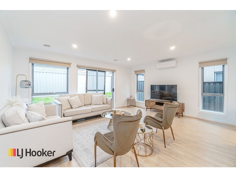 98 Regatta Drive, Craigieburn VIC 3064