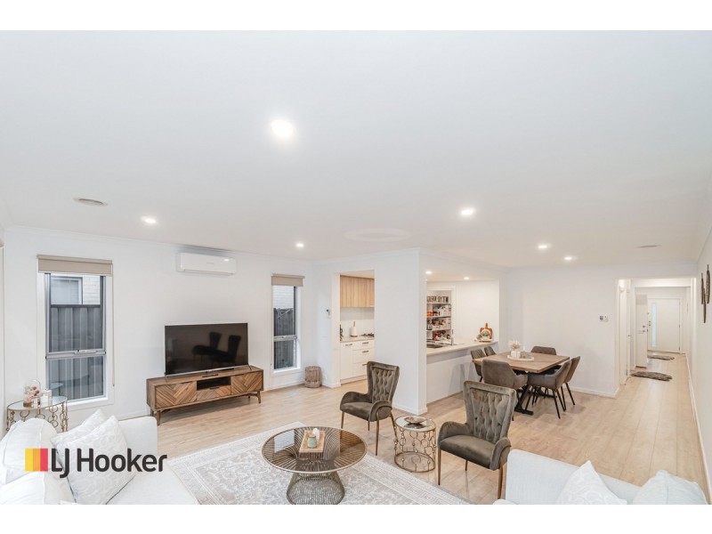 98 Regatta Drive, Craigieburn VIC 3064