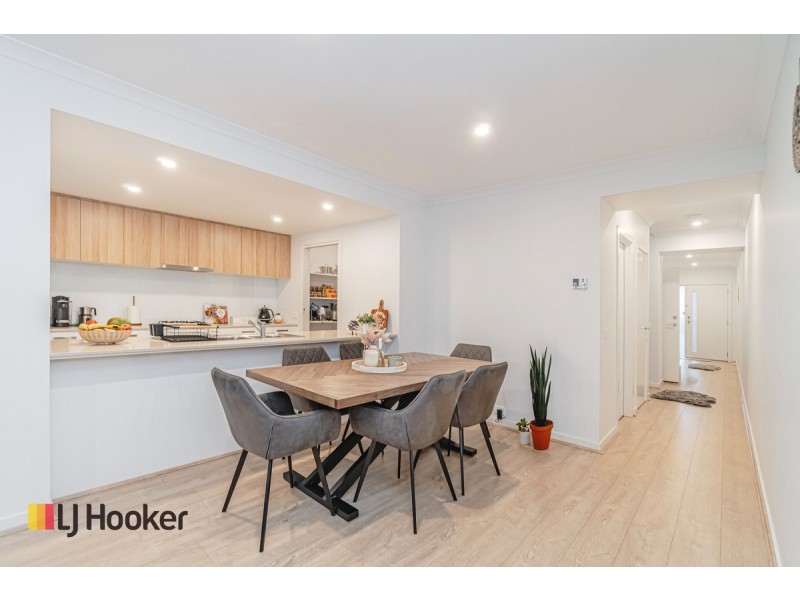 98 Regatta Drive, Craigieburn VIC 3064