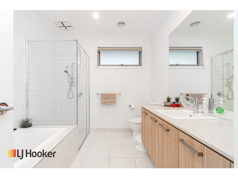 98 Regatta Drive, Craigieburn VIC 3064