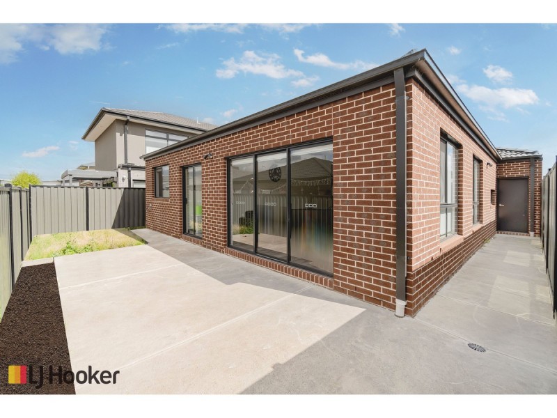 14 Booyong Street, Craigieburn VIC 3064