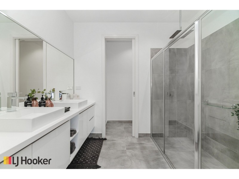 34 Clarendon Avenue, Craigieburn VIC 3064
