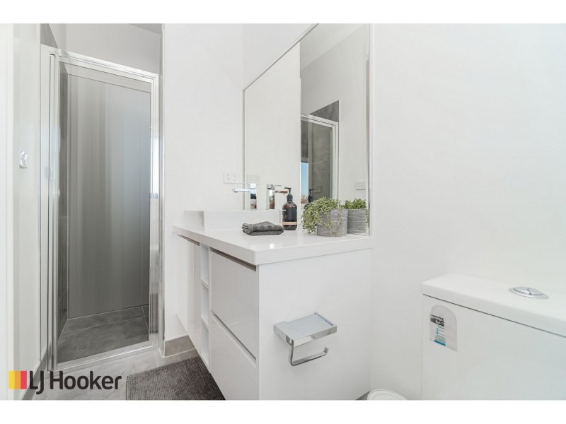 34 Clarendon Avenue, Craigieburn VIC 3064