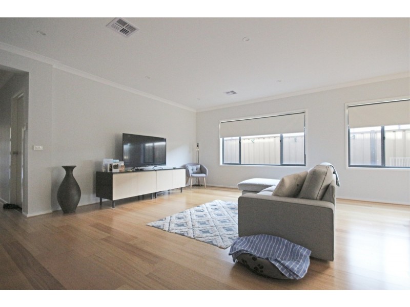 12 Calm Avenue, Craigieburn VIC 3064