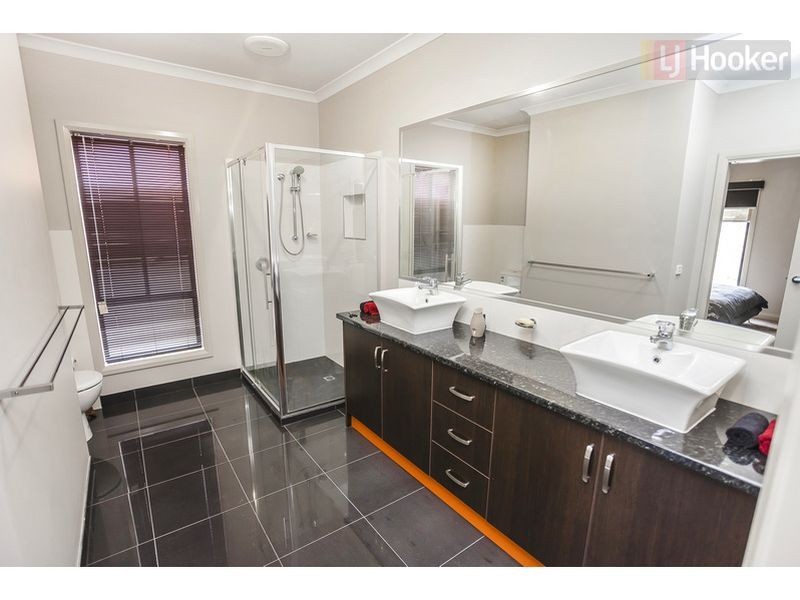 11 Conservation Drive, Craigieburn VIC 3064