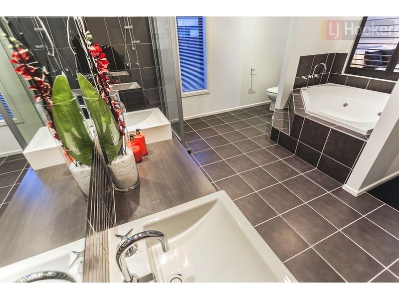 8 Cheetham Terrace (Greenvale), Roxburgh Park VIC 3064