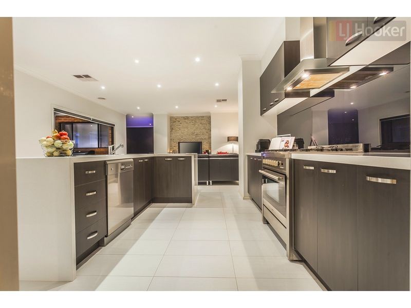 8 Cheetham Terrace (Greenvale), Roxburgh Park VIC 3064