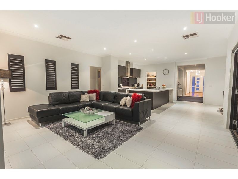8 Cheetham Terrace (Greenvale), Roxburgh Park VIC 3064