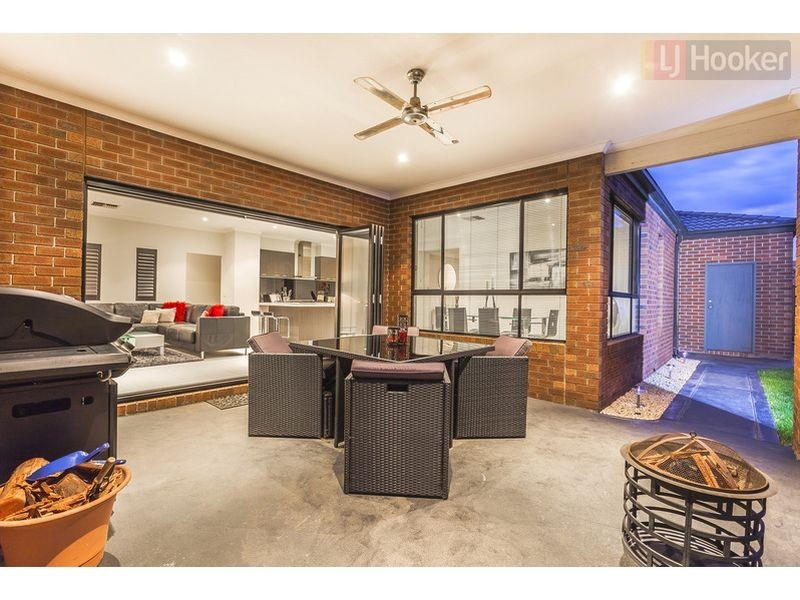 8 Cheetham Terrace (Greenvale), Roxburgh Park VIC 3064