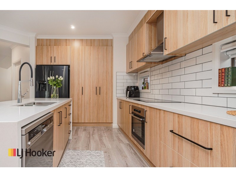 7 Cavell Drive, Craigieburn VIC 3064