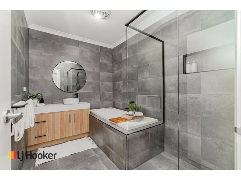7 Cavell Drive, Craigieburn VIC 3064