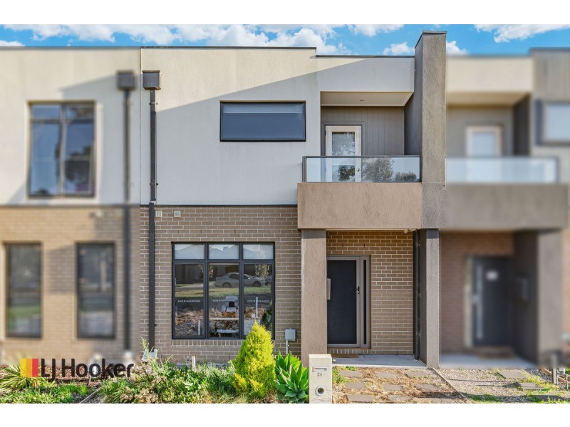 26 Attain Walk, Roxburgh Park VIC 3064