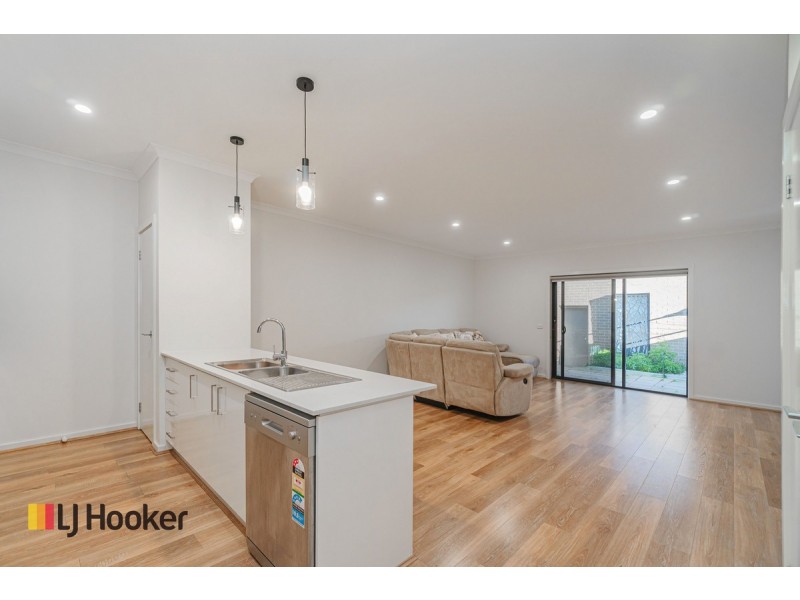 26 Attain Walk, Roxburgh Park VIC 3064