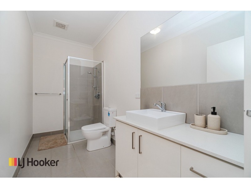 26 Attain Walk, Roxburgh Park VIC 3064