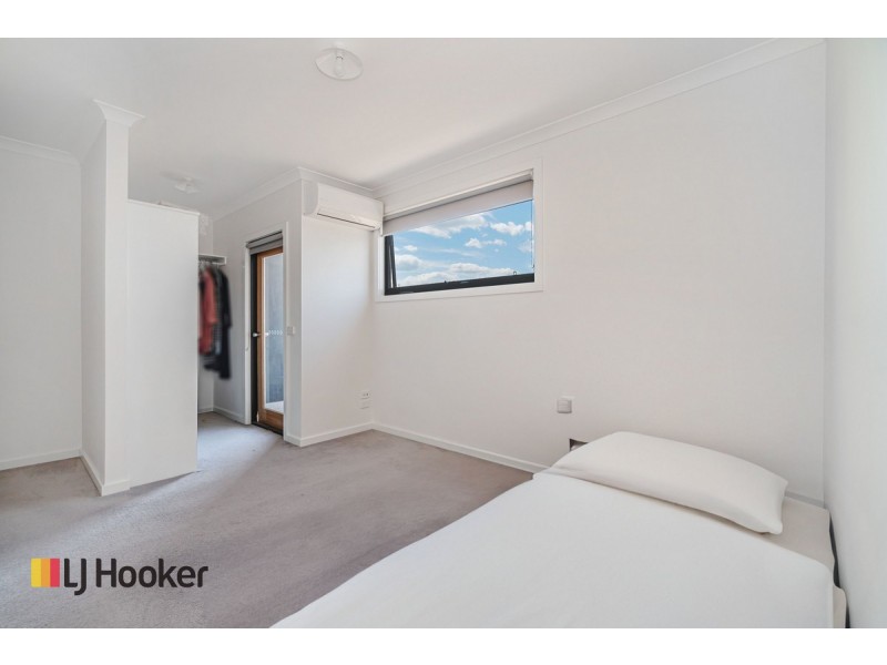 26 Attain Walk, Roxburgh Park VIC 3064