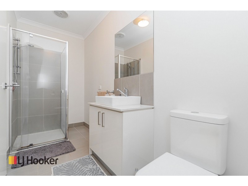 26 Attain Walk, Roxburgh Park VIC 3064