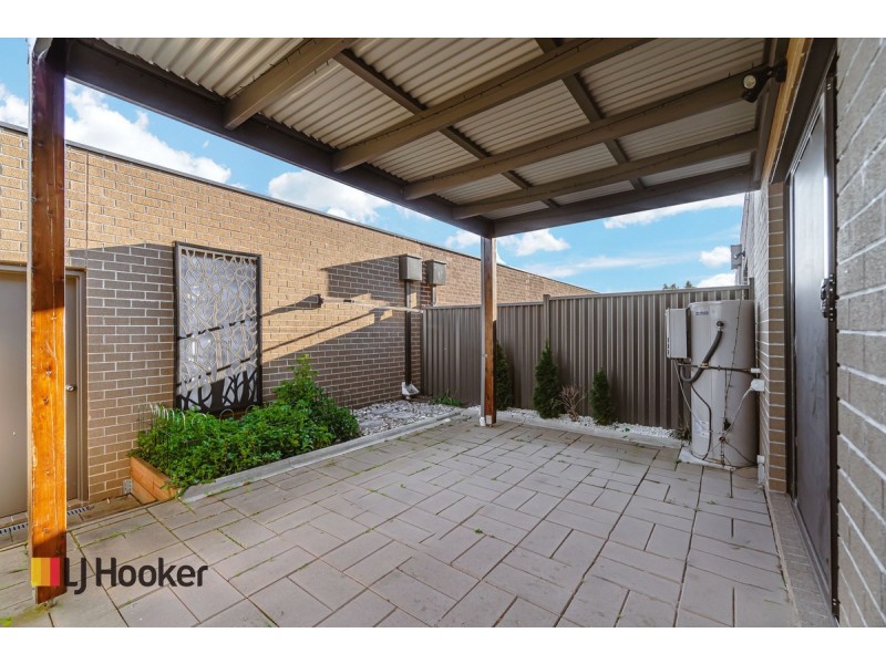 26 Attain Walk, Roxburgh Park VIC 3064