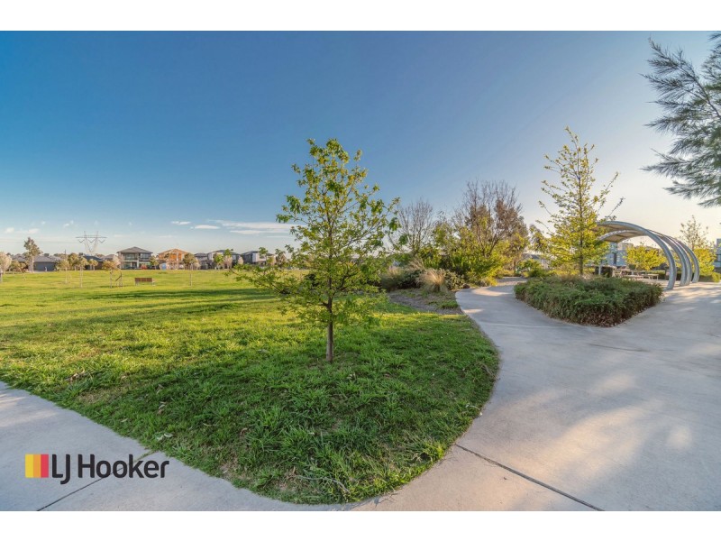 26 Attain Walk, Roxburgh Park VIC 3064