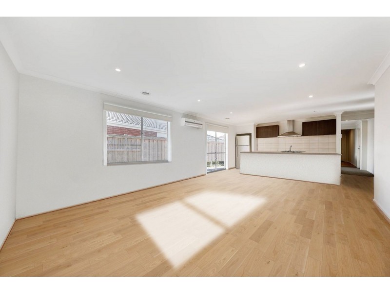 13 Bangalore Way, Mickleham VIC 3064