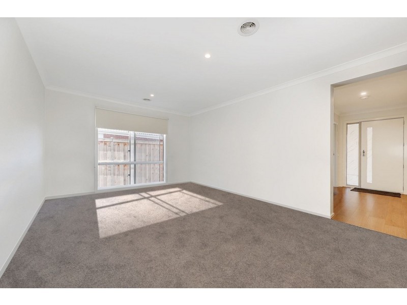13 Bangalore Way, Mickleham VIC 3064