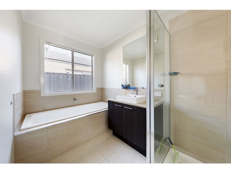 13 Bangalore Way, Mickleham VIC 3064