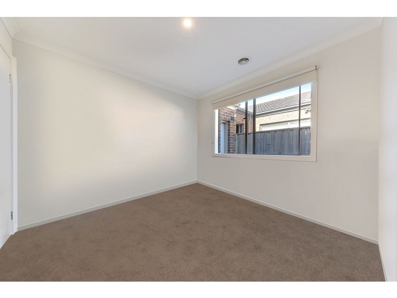 13 Bangalore Way, Mickleham VIC 3064