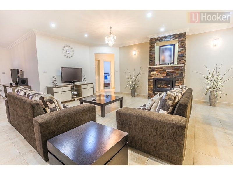 123 Hayfield Road, Roxburgh Park VIC 3064