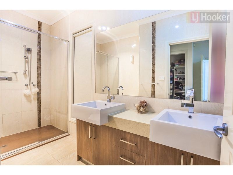 123 Hayfield Road, Roxburgh Park VIC 3064