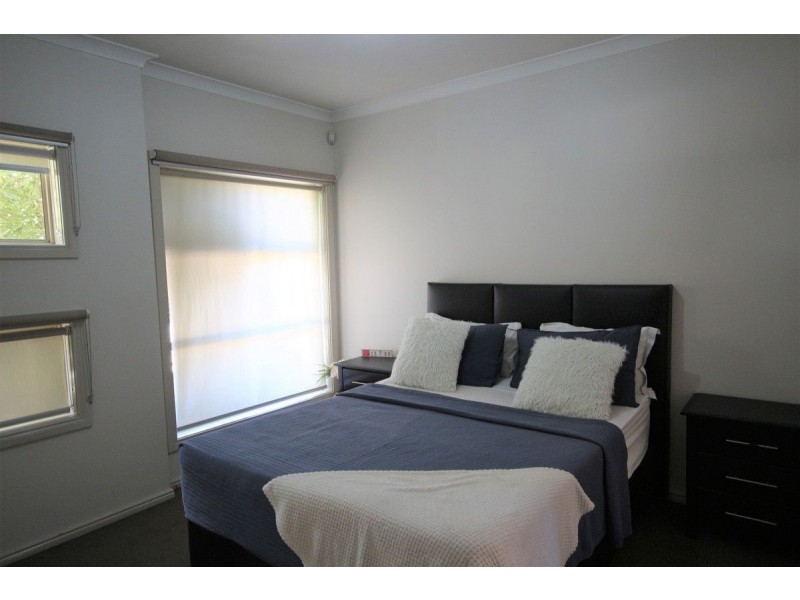 8 Farrell Street, Craigieburn VIC 3064