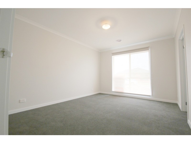 6 Urquhart Street, Mickleham VIC 3064