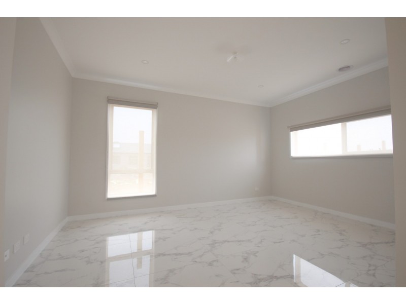 6 Urquhart Street, Mickleham VIC 3064