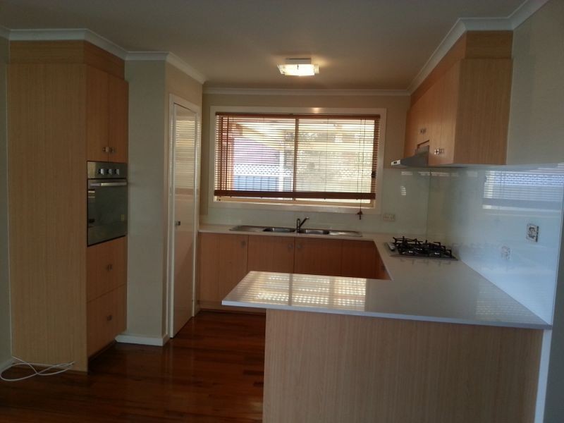 8 Bristol Mews, Craigieburn VIC 3064