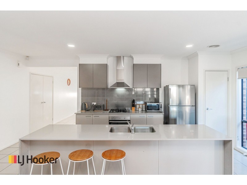 37 Rhyolite Drive, Craigieburn VIC 3064