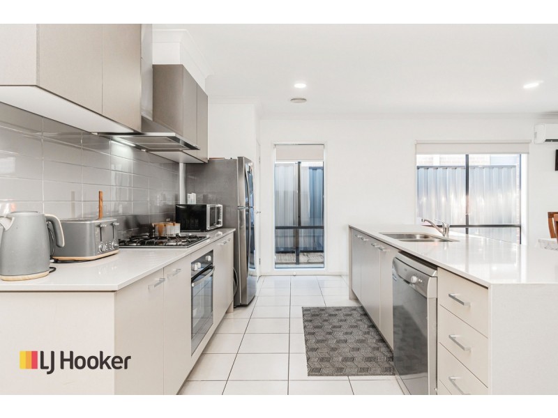 37 Rhyolite Drive, Craigieburn VIC 3064