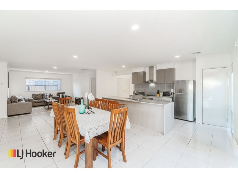 37 Rhyolite Drive, Craigieburn VIC 3064